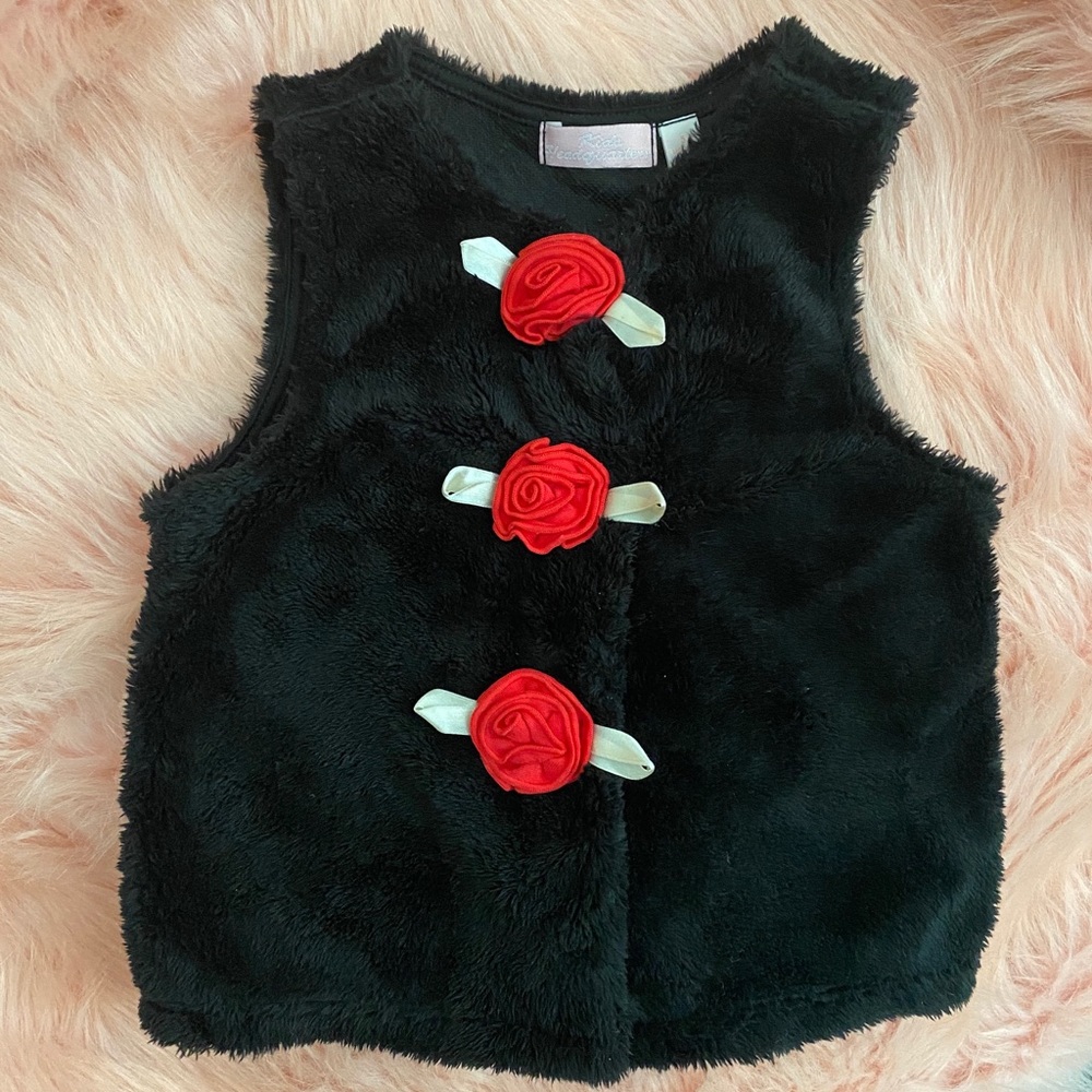 Fuzzy Vest with Rose snaps fasteners
